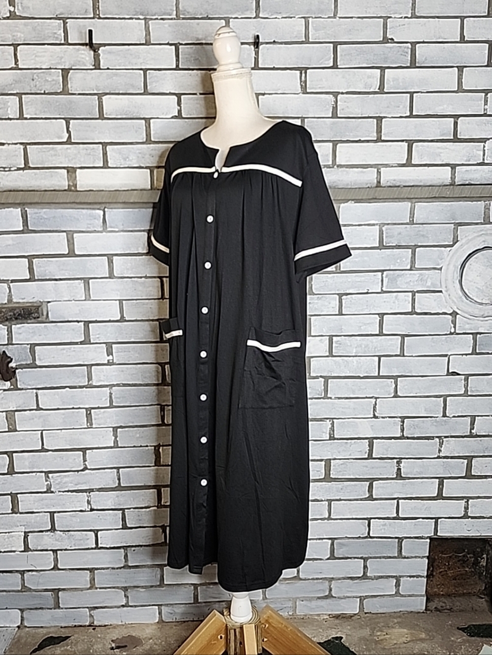 • Ekouaer Short Sleeve Nightgown Size XXL Black & White Housecoat With Pockets